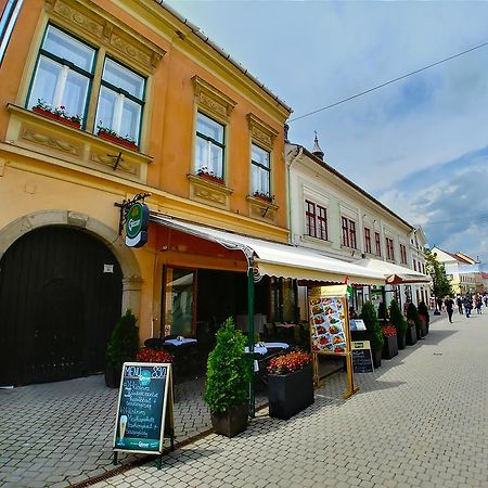Cherry Apartman Eger Exterior photo